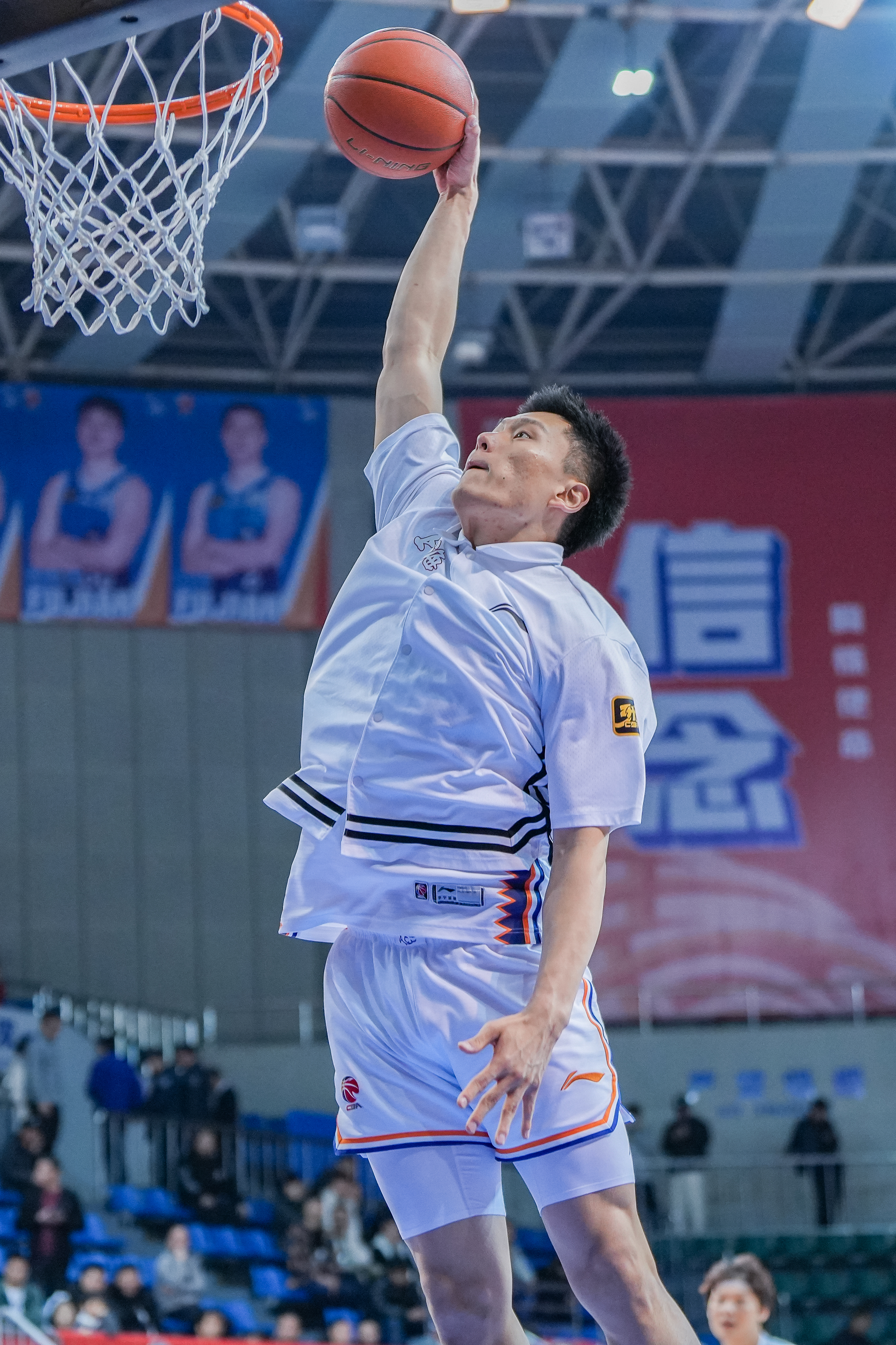  持續(xù)漲球！上海男籃“李花”組合—李弘權(quán)、李添榮