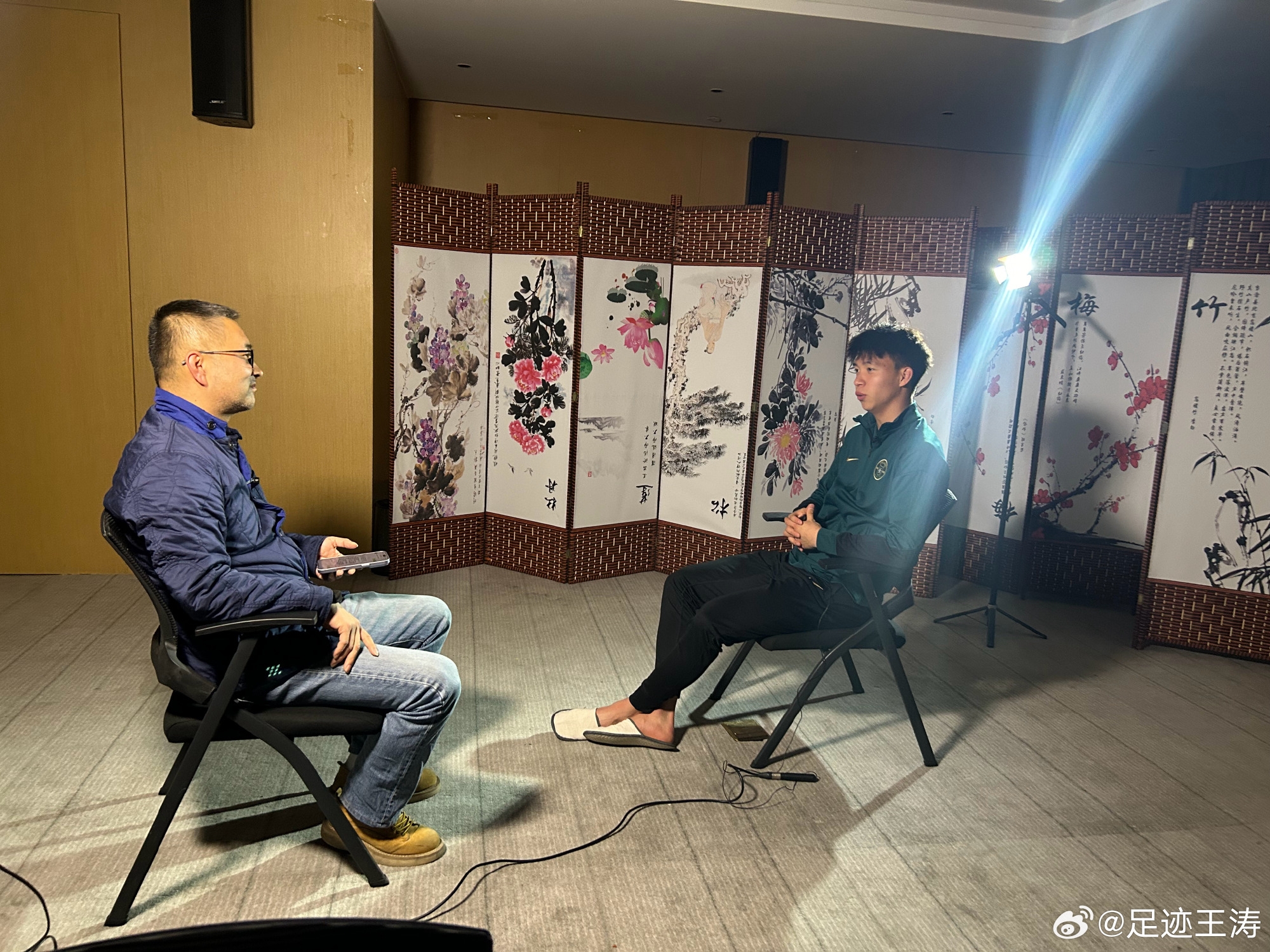 記者：王鈺棟視韋世豪為偶像&想加他微信，現(xiàn)進了國足不知加到?jīng)]