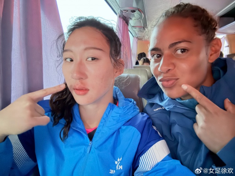  神勇！女足國(guó)門徐歡曬照，比賽中被球砸臉仍力保球門不失