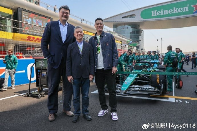  聯(lián)動F1！翟曉川曬與姚明、阿隆索、范志毅、周冠宇等的合照