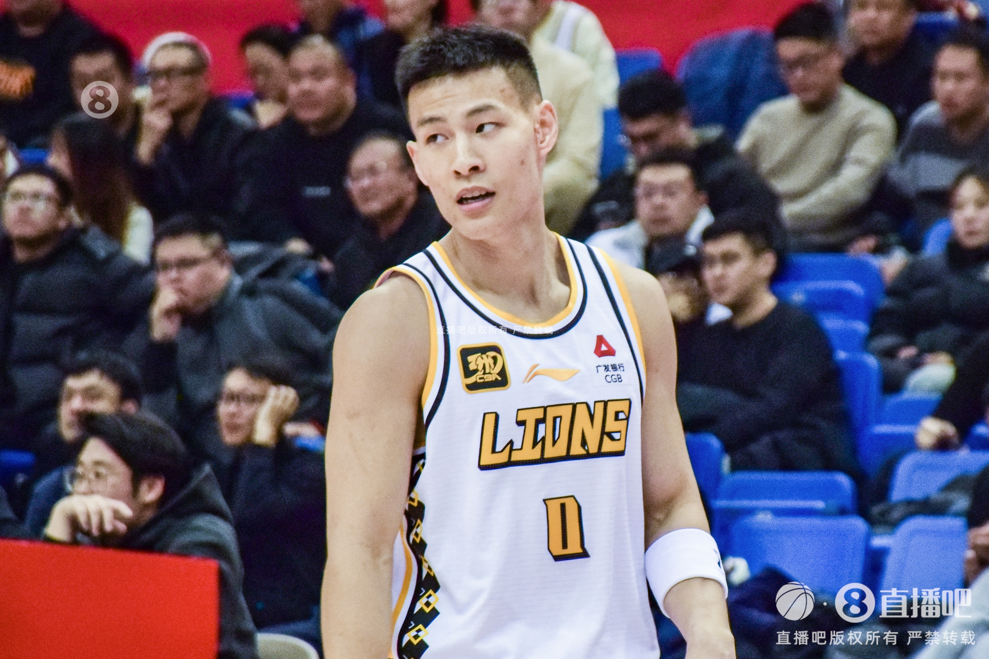  毫無狀態(tài)！林秉圣11投僅1中拿到3分3斷 出現(xiàn)2失誤4犯規(guī)