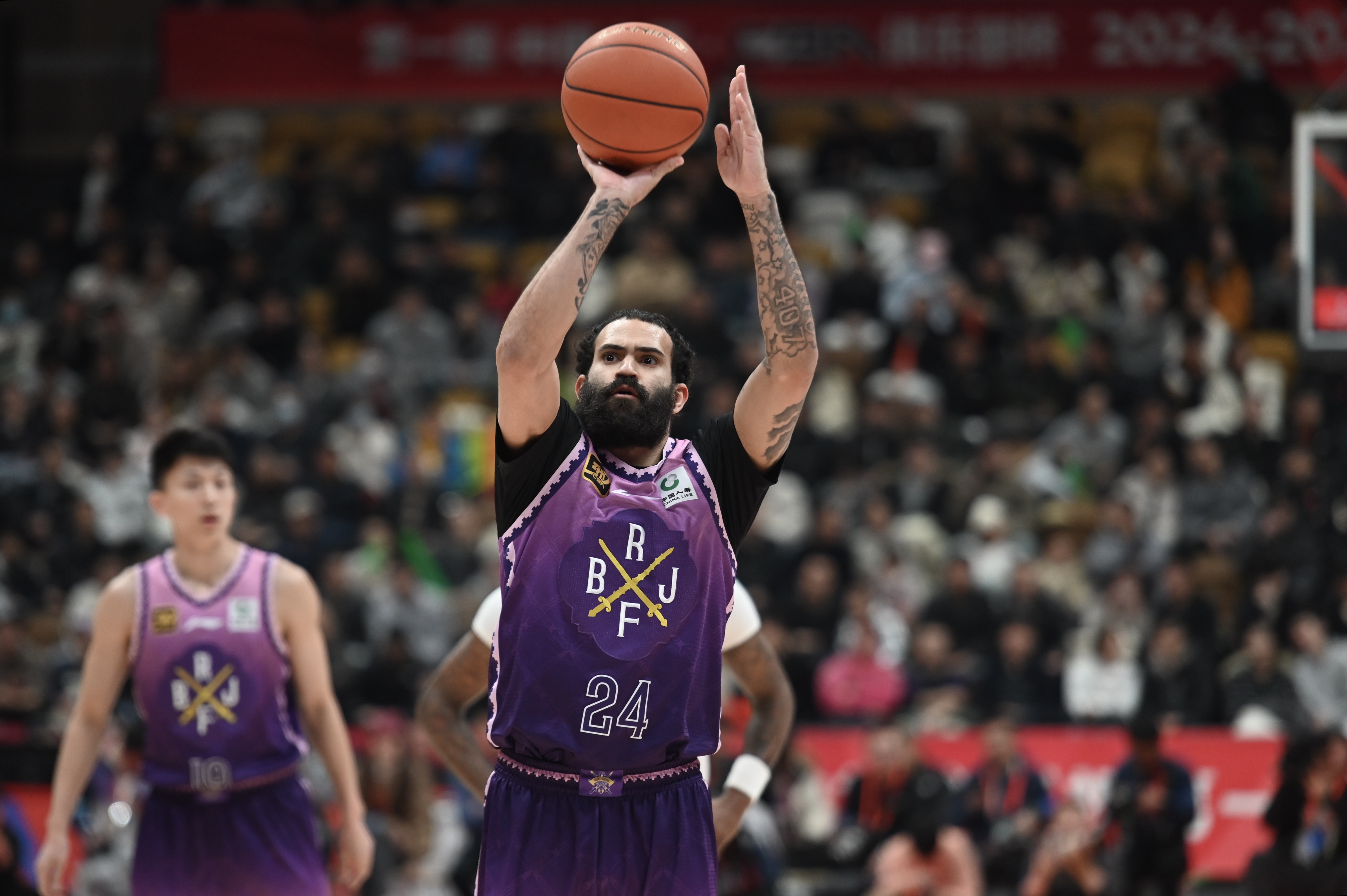  高效輸出！里勒半場各種強(qiáng)突 兩分球7中7砍下16分2籃板3助攻